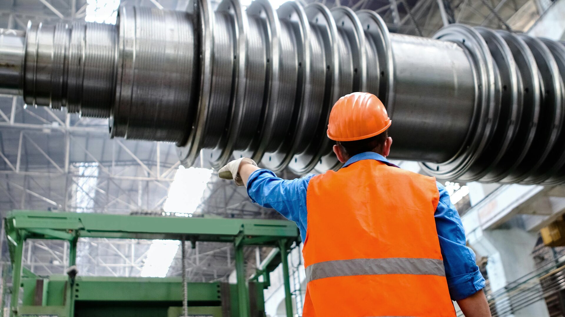 Konsultantka TQM Consulting podczas audytu w hali produkcyjnej klienta